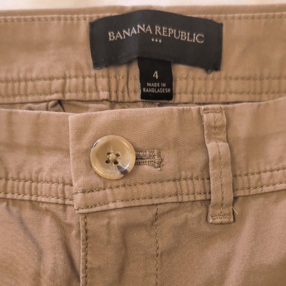 Banana Republic Khaki Shorts - Picture 3 of 3